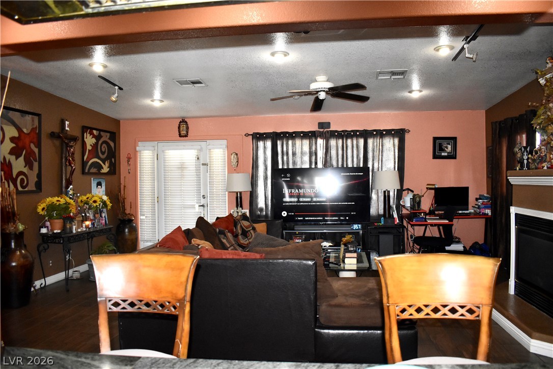 1109 Fay Boulevard Property Photo 5