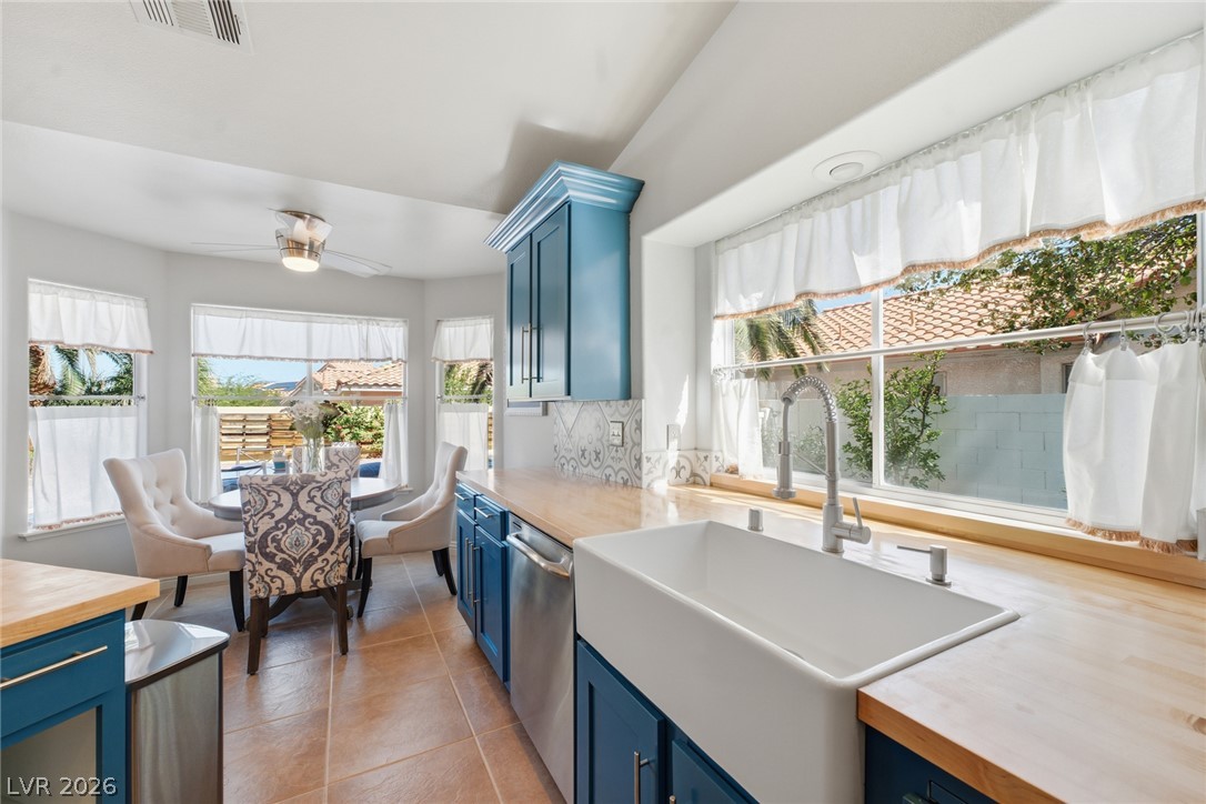 8212 Arch Bay Lane Property Photo 11