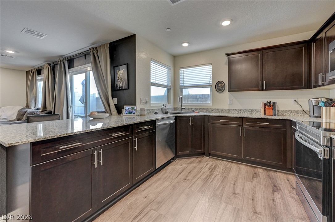 2890 Twilight Green Avenue Property Photo 7