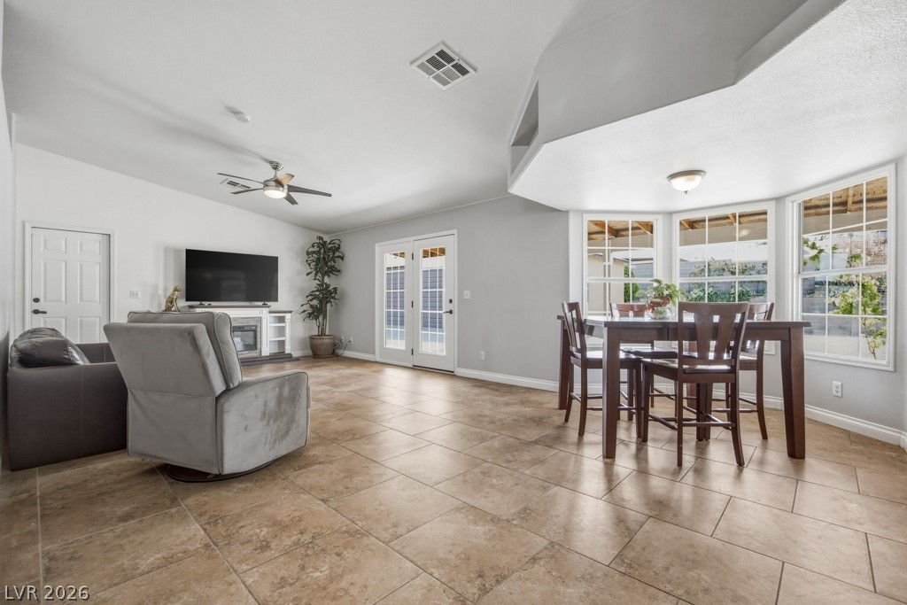 251 West Laval Drive Property Photo 11