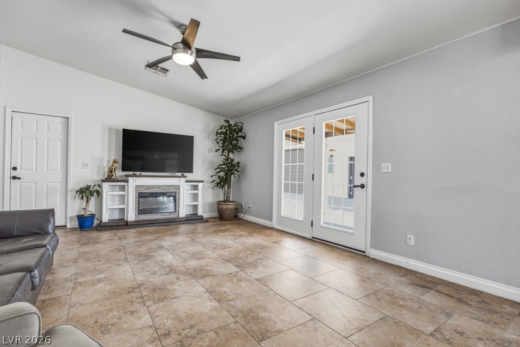251 West Laval Drive Property Photo 12