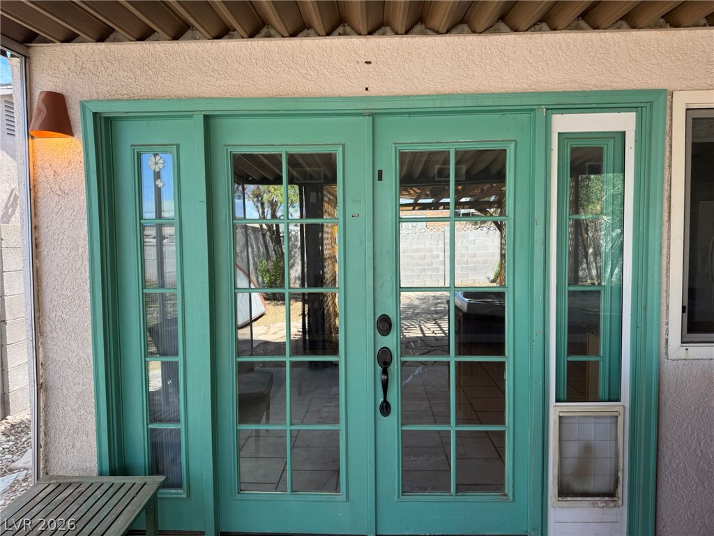 7066 Pinebrook Court Property Photo 3