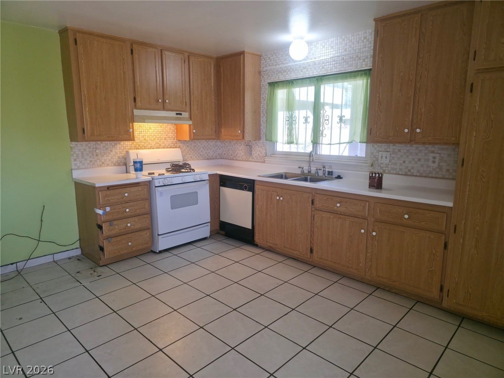 1684 Gateway Avenue Property Photo 2