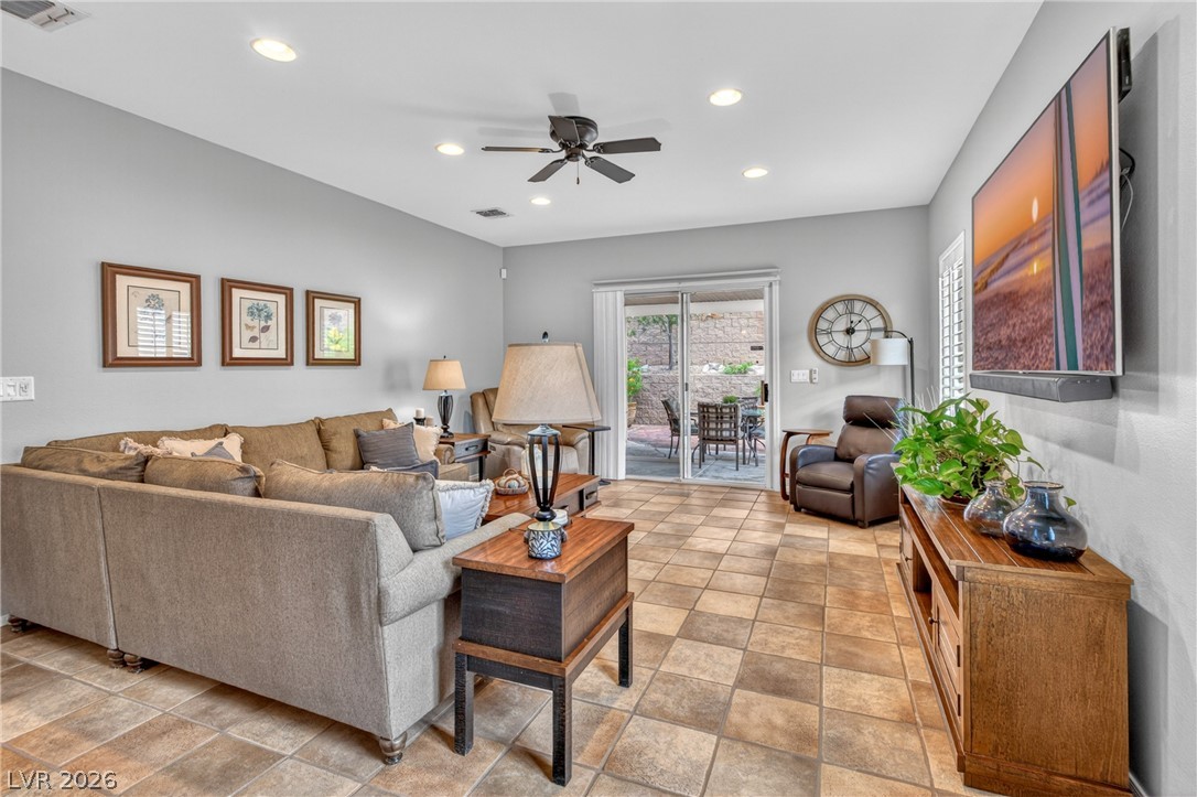2328 Fossil Canyon Drive Property Photo 3