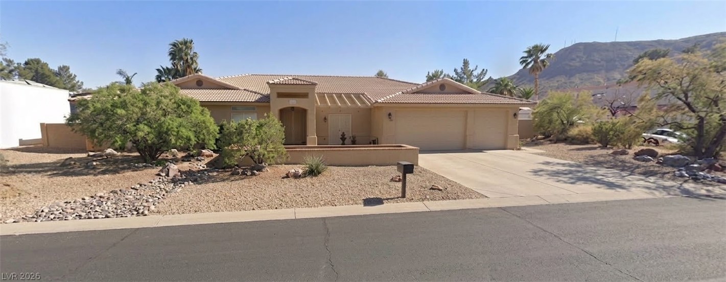 211 West Highland Drive Property Photo 1