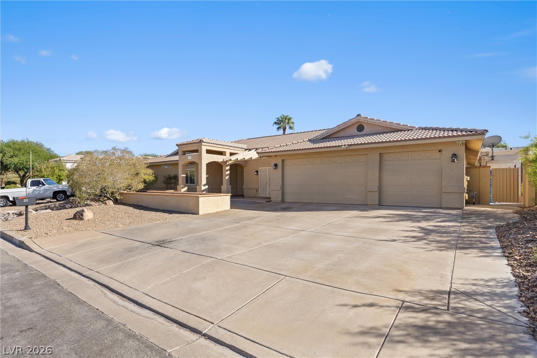 211 West Highland Drive Property Photo 3