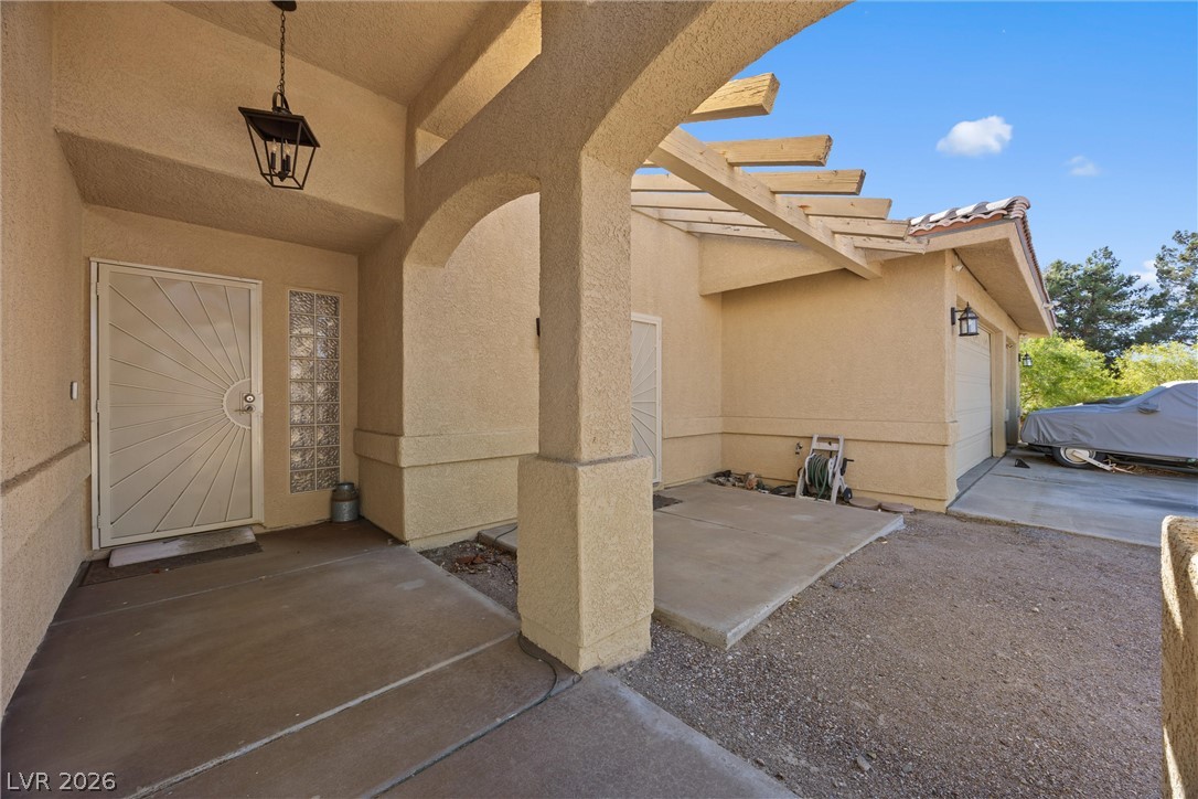 211 West Highland Drive Property Photo 5