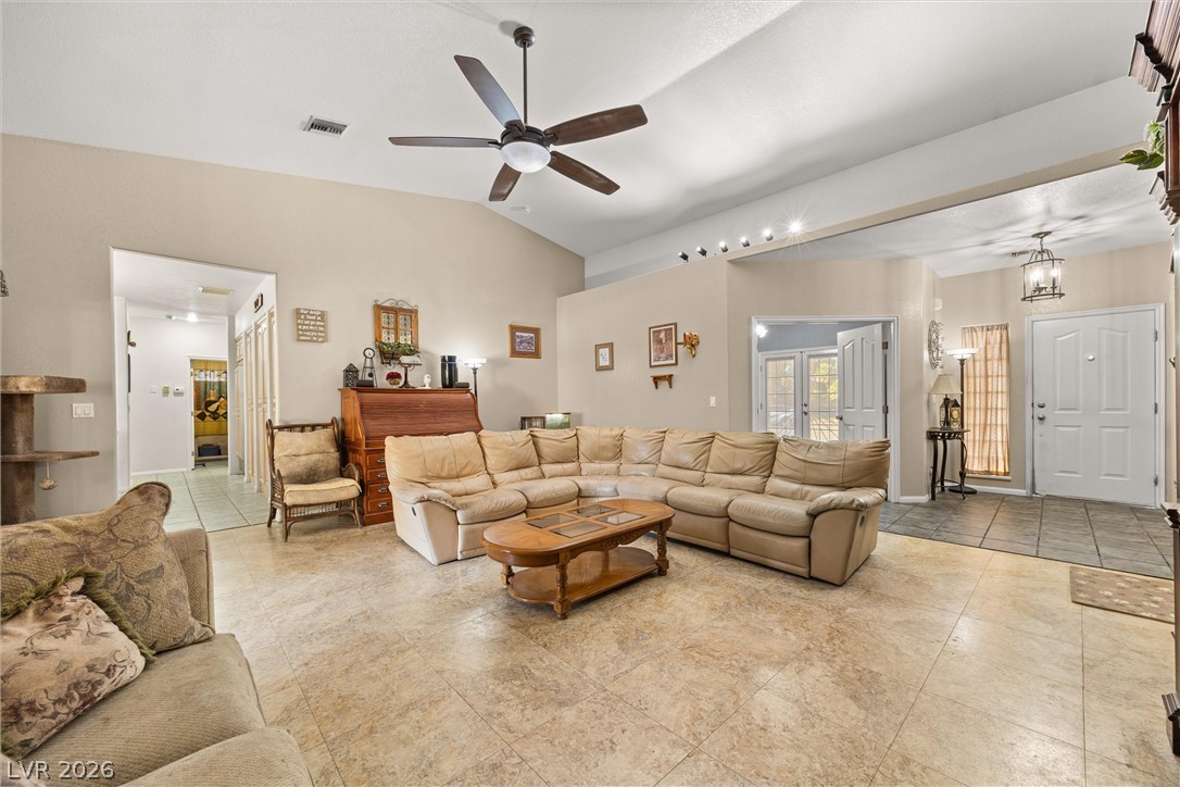 211 West Highland Drive Property Photo 7