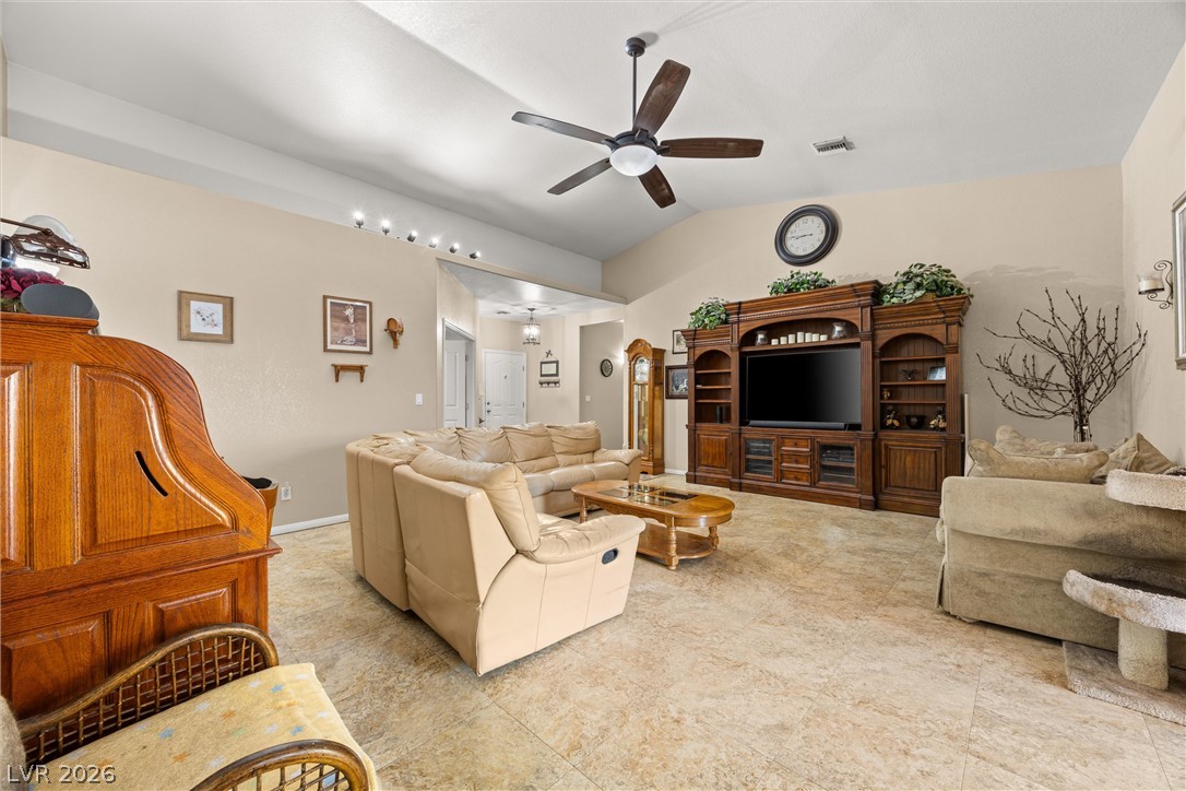 211 West Highland Drive Property Photo 8