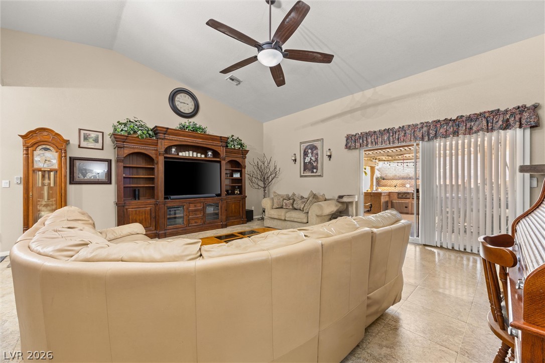 211 West Highland Drive Property Photo 10