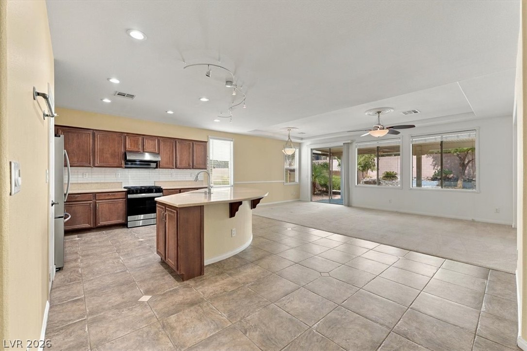 1828 Moonglow Peak Avenue Property Photo 2