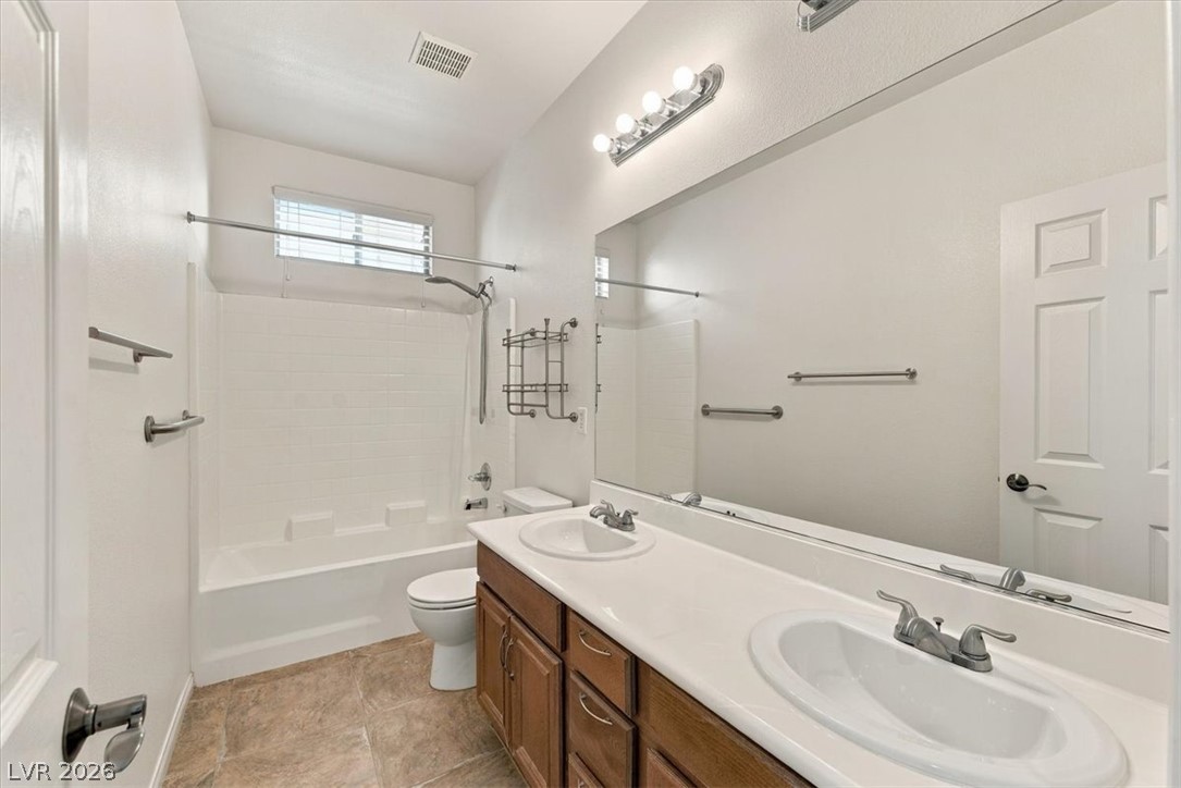 1828 Moonglow Peak Avenue Property Photo 15