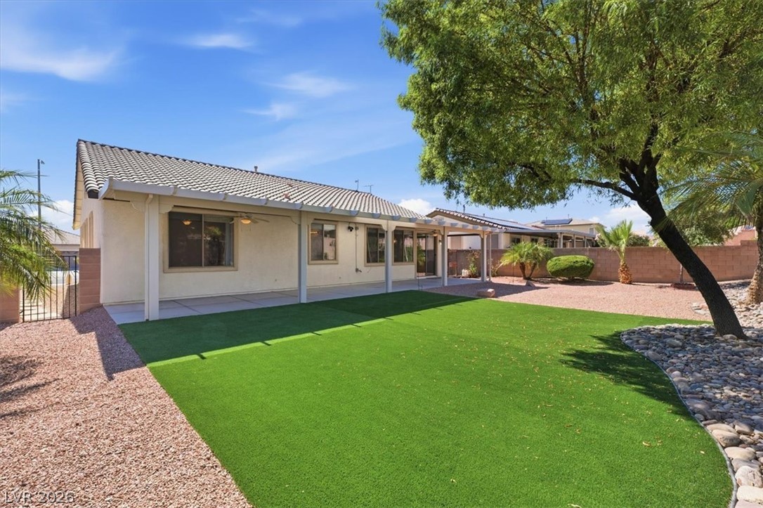 1828 Moonglow Peak Avenue Property Photo 18