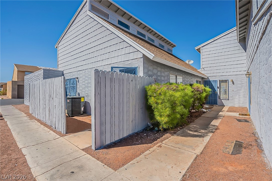 5168 Garden Lane C Property Photo 3