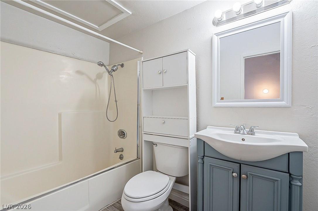 5168 Garden Lane C Property Photo 11