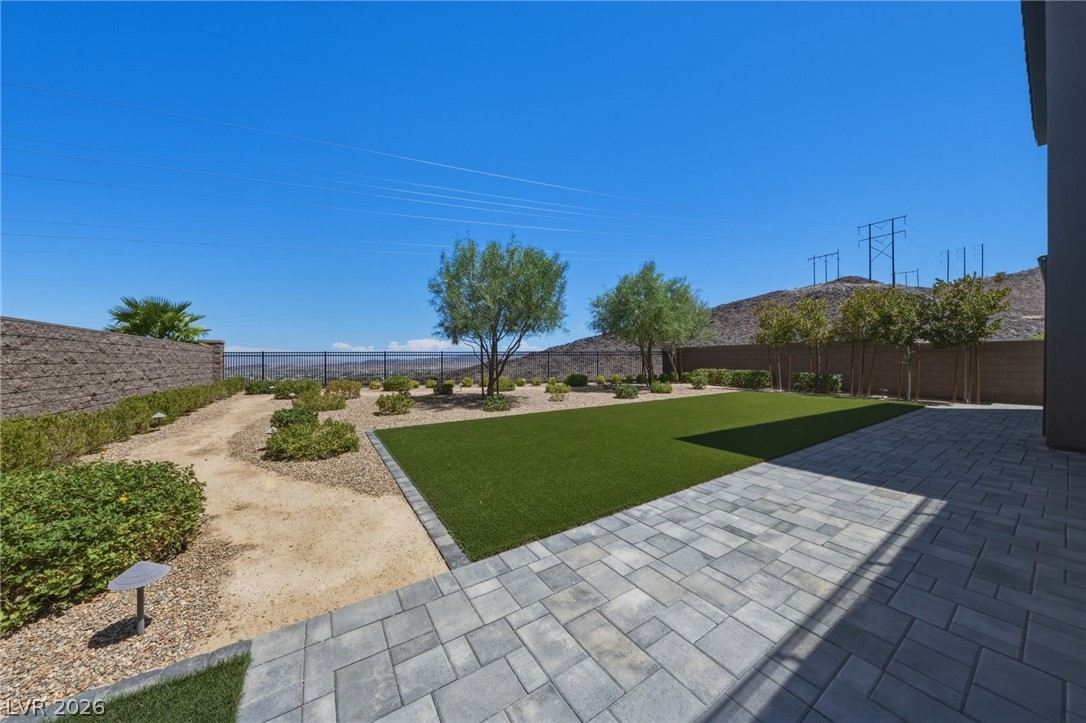 302 Shaded Canyon Drive Property Photo 15