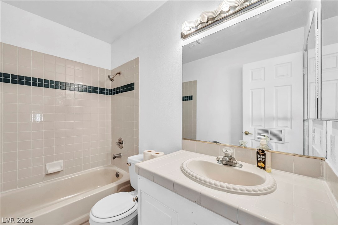 1600 North Torrey Pines Drive 202 Property Photo 11