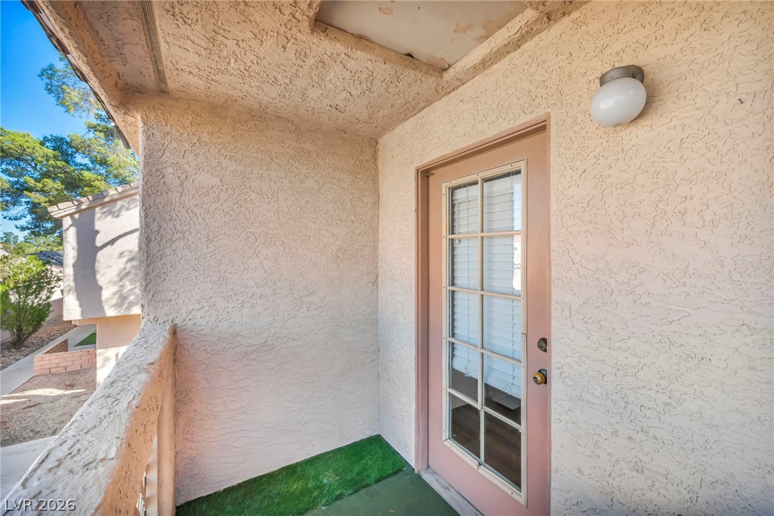 1600 North Torrey Pines Drive 202 Property Photo 16