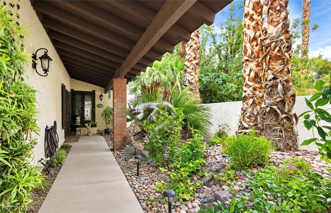 3016 Calle De Laredo Property Photo 2