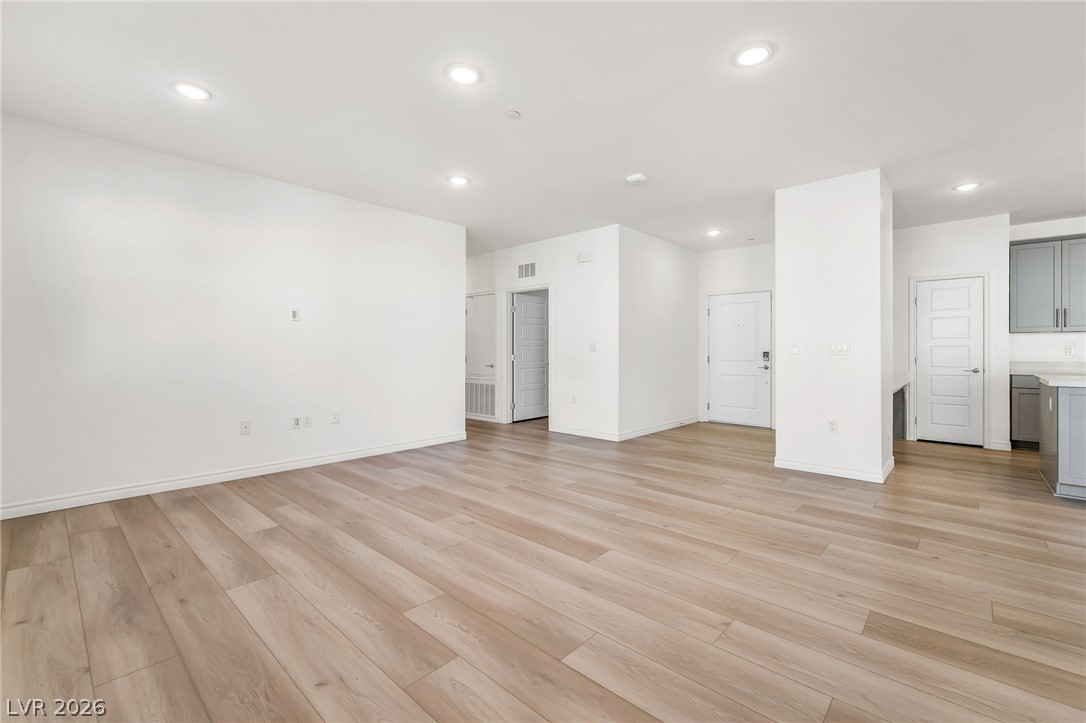 2555 Hampton Road 10108 Property Photo 6