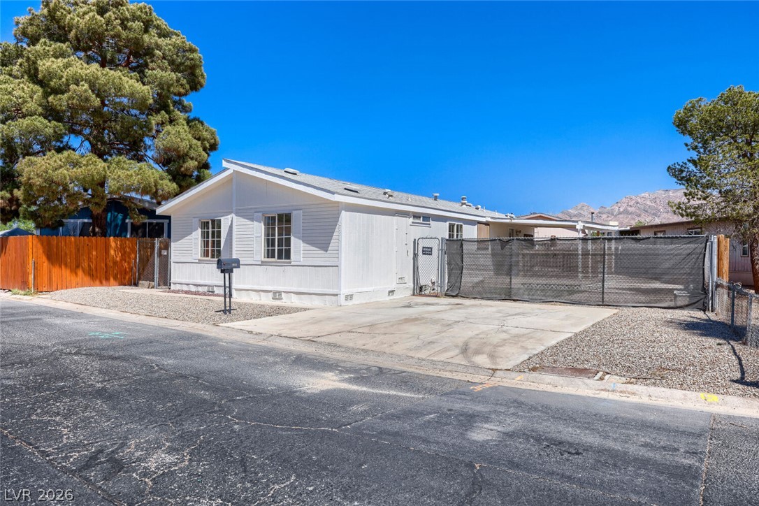 2854 Humboldt Court Property Photo 4