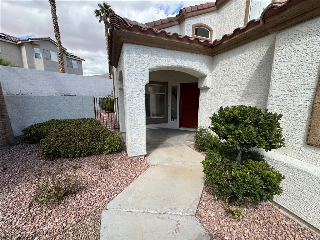 9712 English Saddle Circle Property Photo 2
