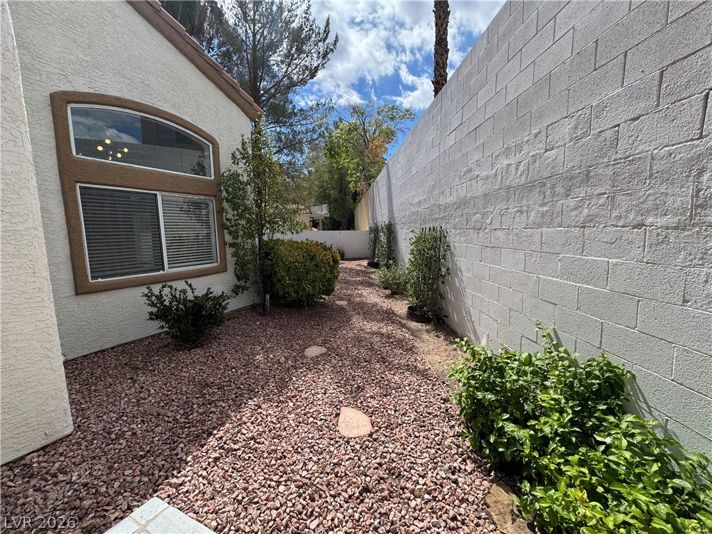 9712 English Saddle Circle Property Photo 13