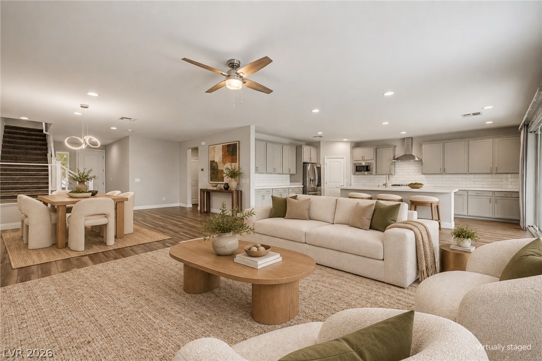 4618 Summer Azure Street Property Photo 2