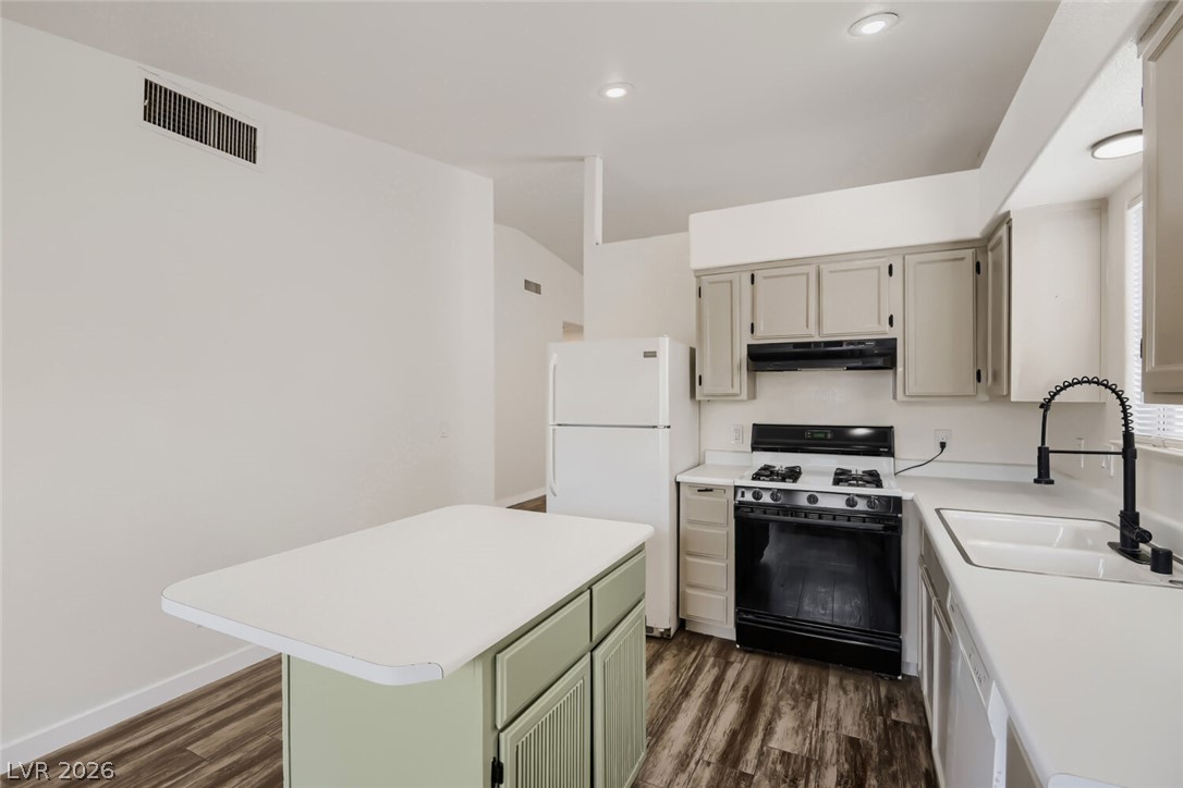 7564 Durham Hall Avenue 201 Property Photo 6