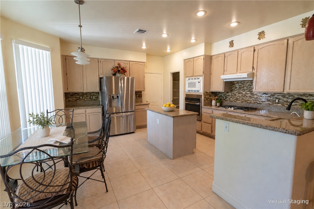 2880 Cooper Creek Drive Property Photo 2