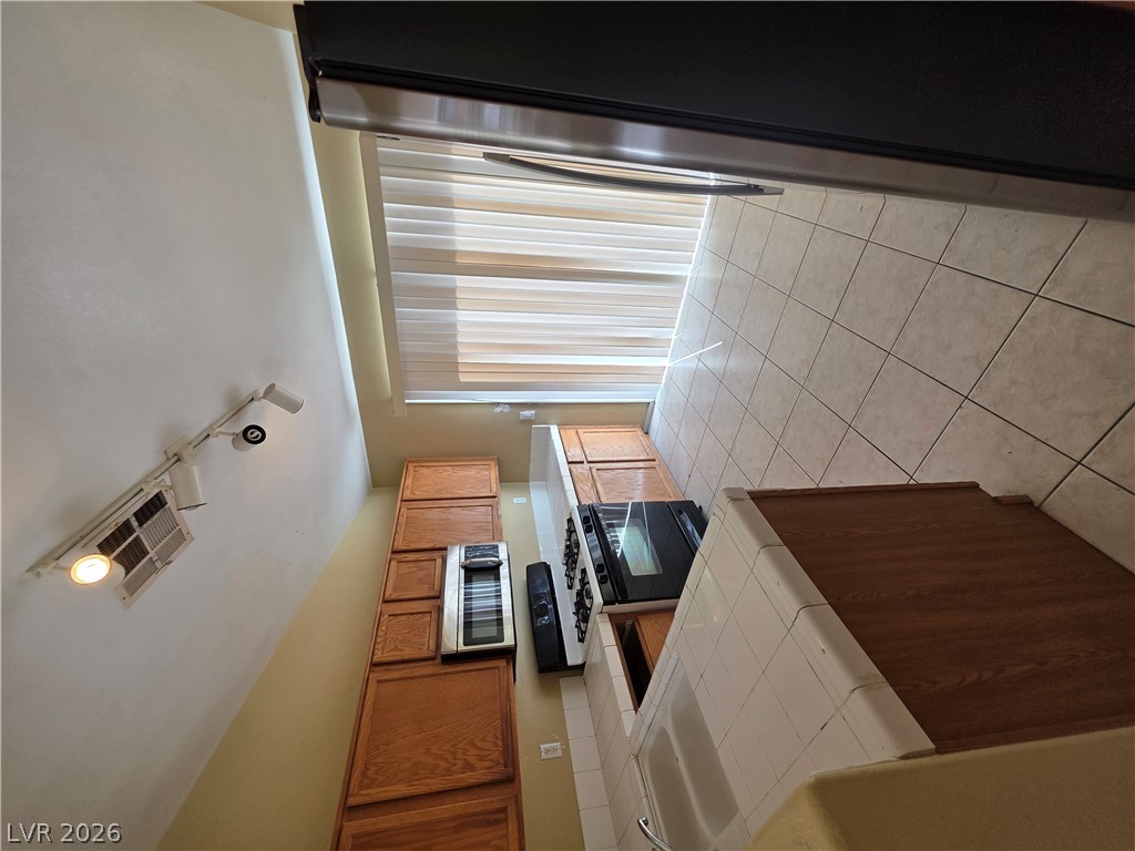 9829 Ridge Creek Place Property Photo 10