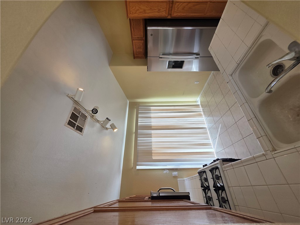 9829 Ridge Creek Place Property Photo 11