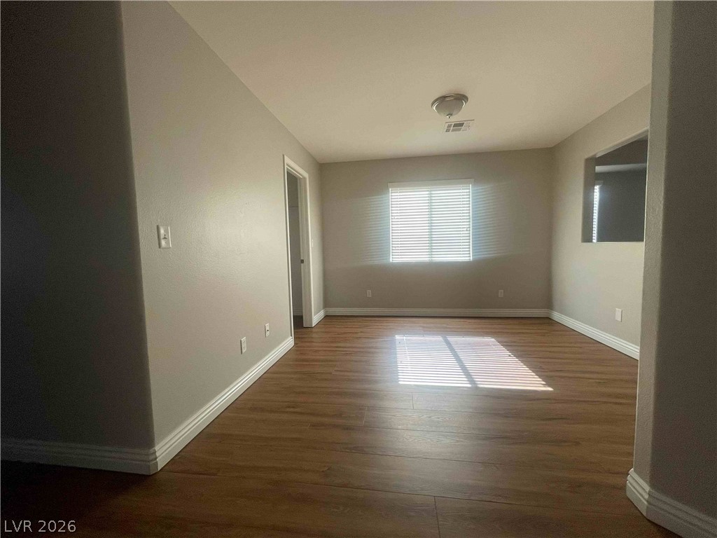 1613 Yellow Tulip Place N Property Photo 9