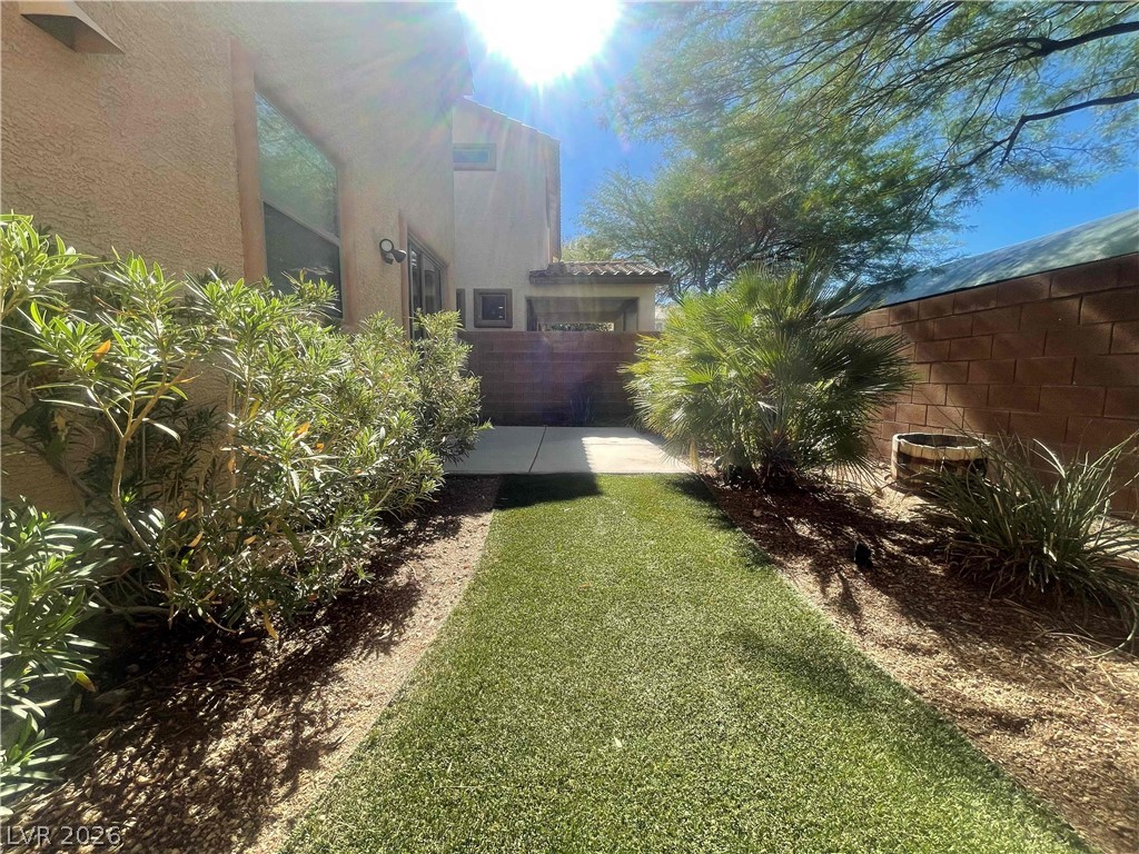 1613 Yellow Tulip Place N Property Photo 20