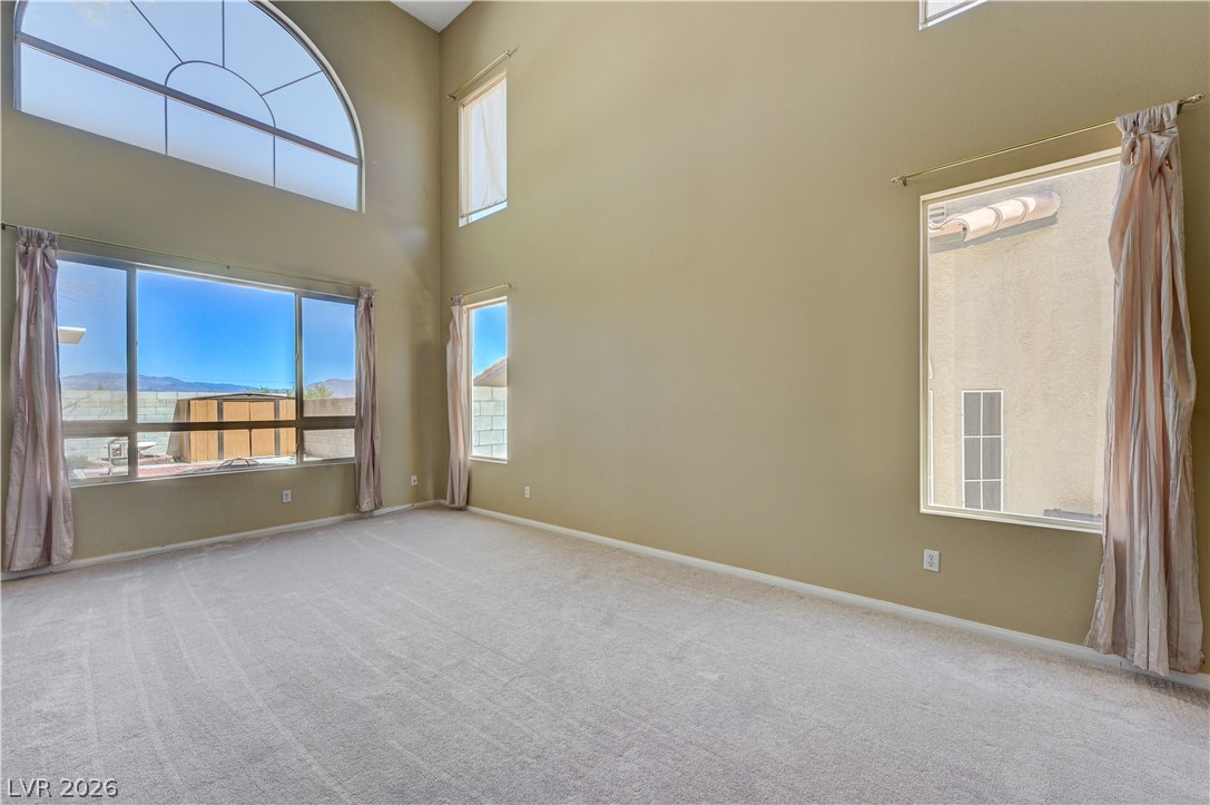 8640 Castle Hill Avenue Property Photo 10
