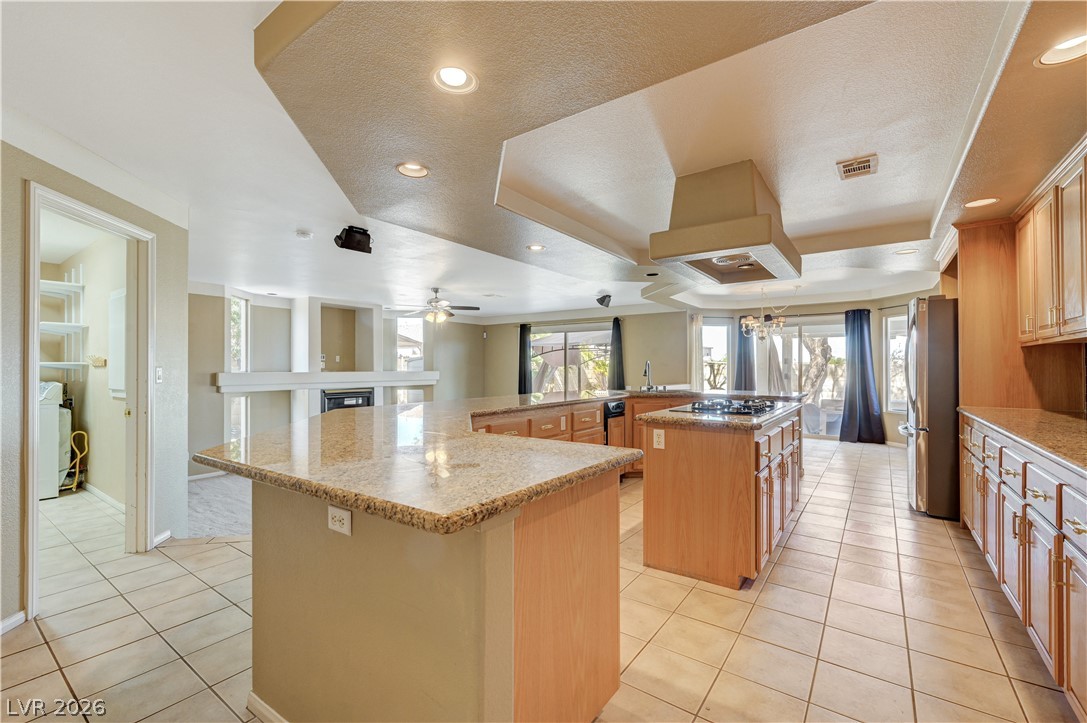 8640 Castle Hill Avenue Property Photo 16