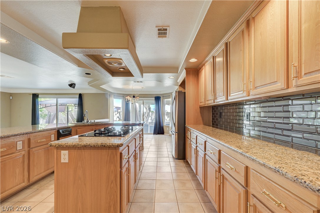 8640 Castle Hill Avenue Property Photo 17