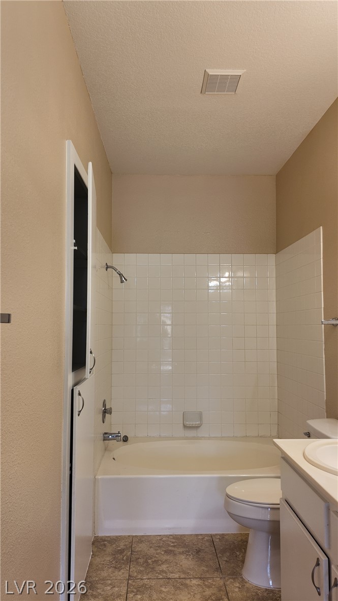 1900 North Torrey Pines Drive 212 Property Photo 3