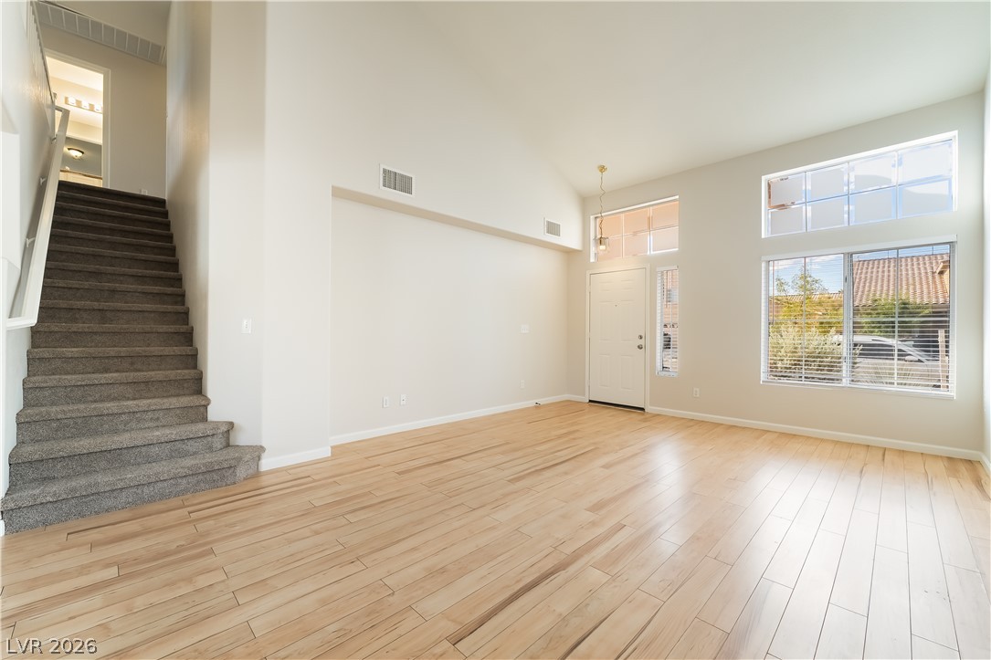 658 Emerald City Avenue Property Photo 6