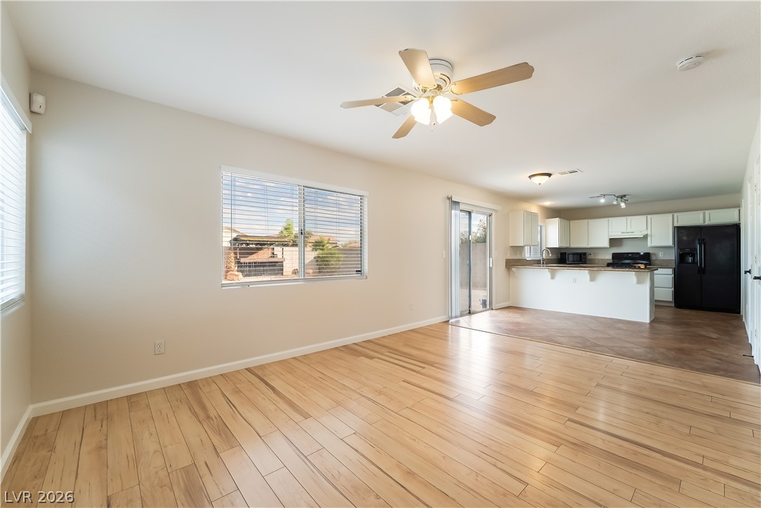 658 Emerald City Avenue Property Photo 9