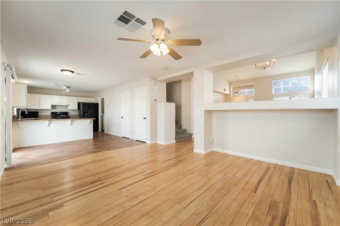 658 Emerald City Avenue Property Photo 10