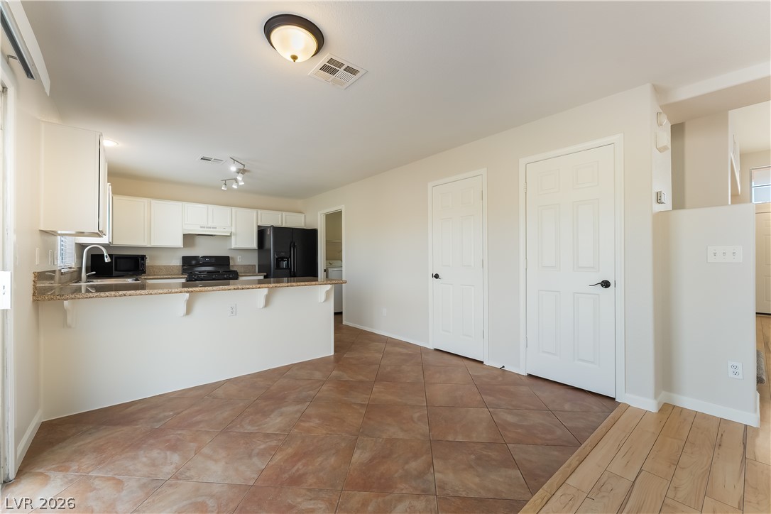 658 Emerald City Avenue Property Photo 13