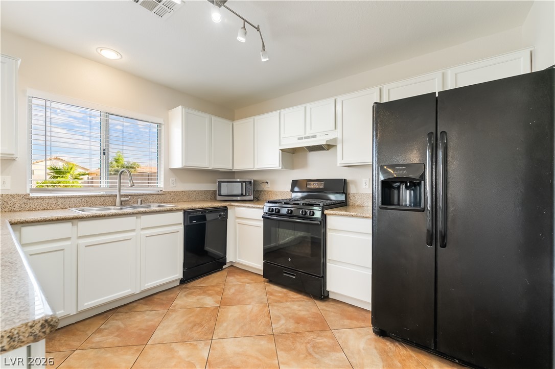 658 Emerald City Avenue Property Photo 15