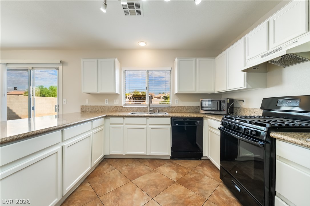 658 Emerald City Avenue Property Photo 16