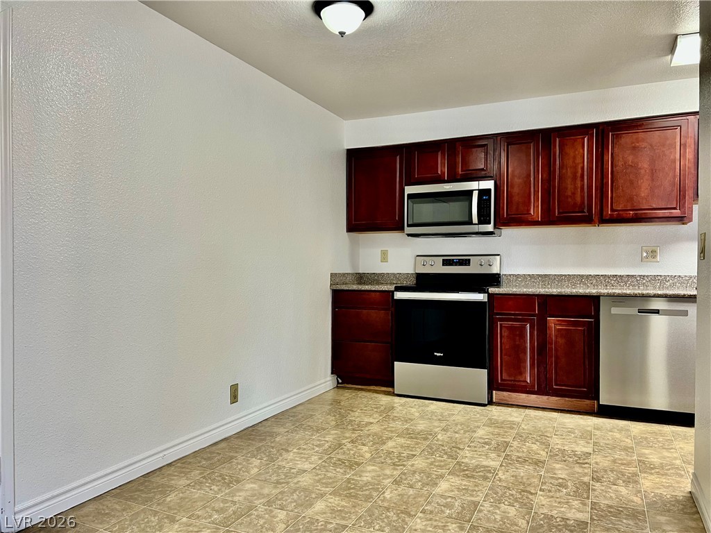 5041 River Glen Drive 96 Property Photo 7