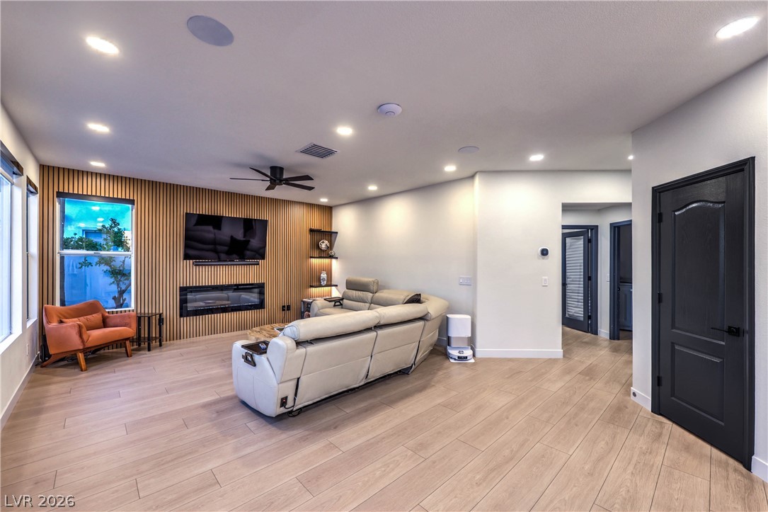 8432 Paseo Vista Drive Property Photo 15