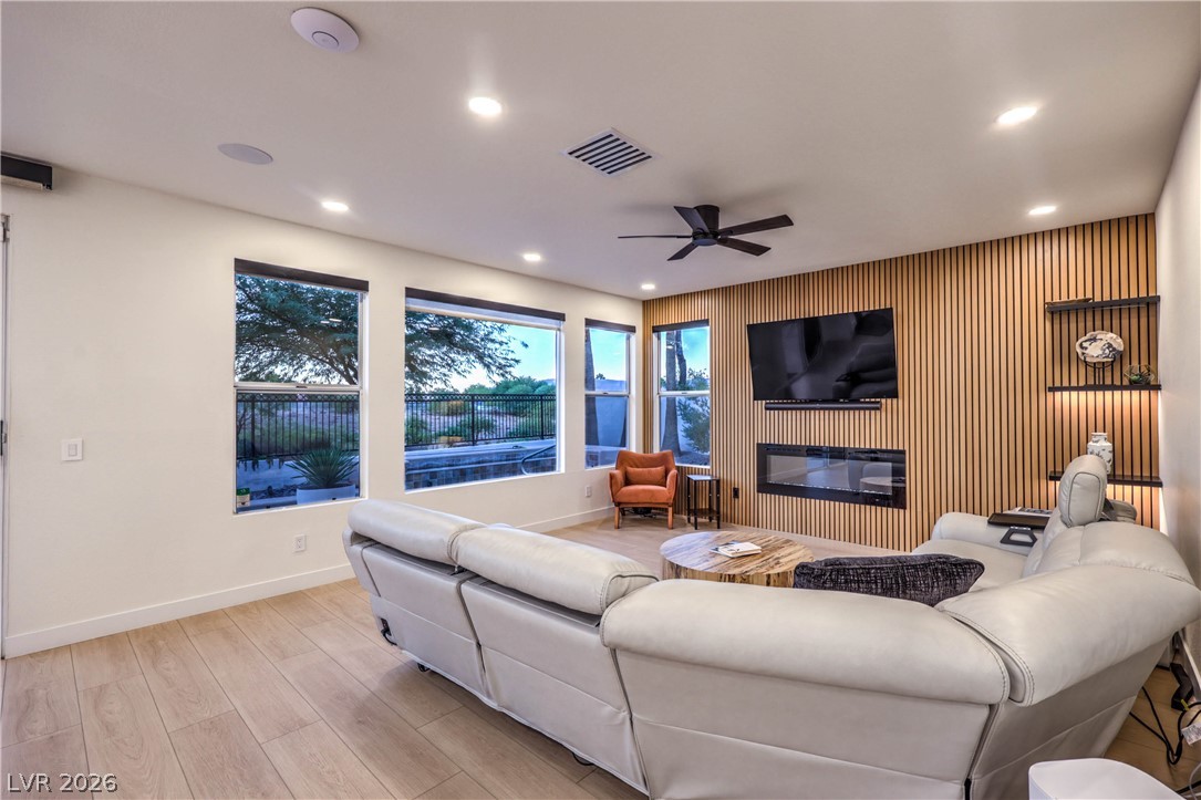8432 Paseo Vista Drive Property Photo 17