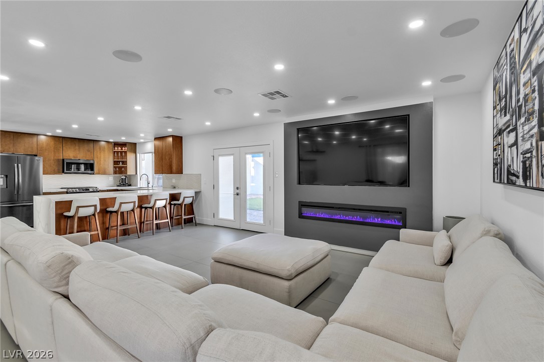 4170 Sheppard Drive Property Photo 10
