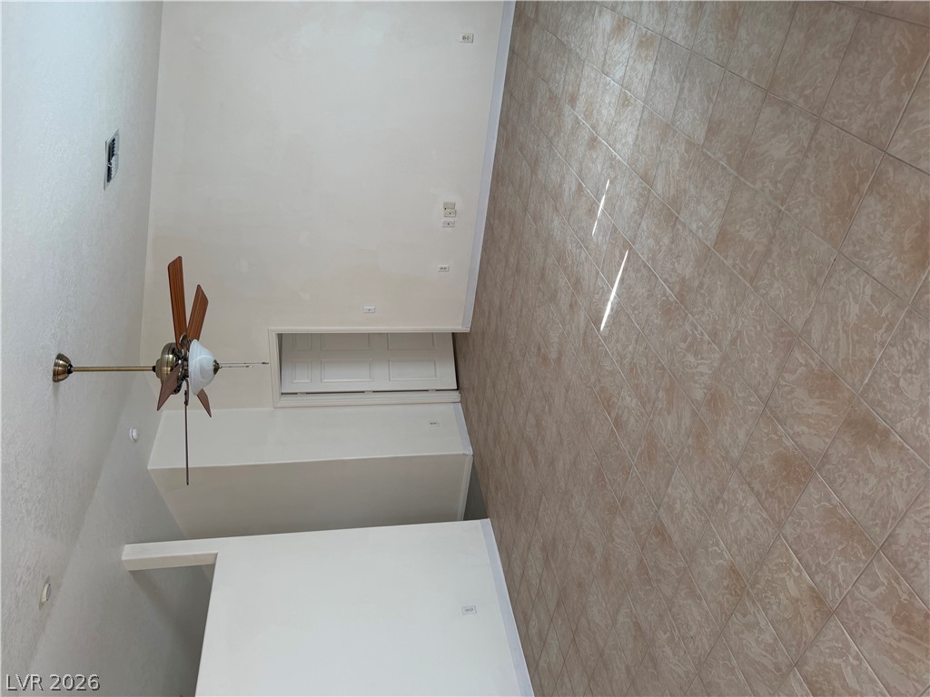 940 Indian Road Property Photo 2