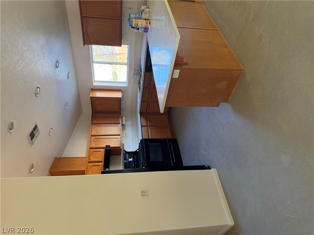 940 Indian Road Property Photo 5